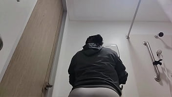 Preview 2 of Step Relation Sex - Mujer culona atrapada por camara oculta en ba&ntilde_o del hospital en new york