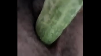 Preview 2 of Amateur Fir - Em trang 97 thủ d&acirc_m bằng dưa chuột
