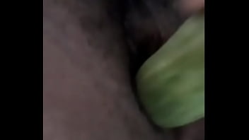 Preview 1 of Amateur Fir - Em trang 97 thủ d&acirc_m bằng dưa chuột