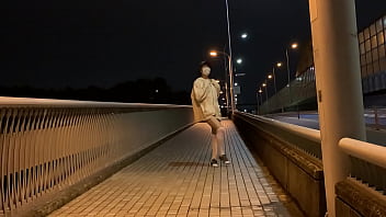 Preview 4 of Kriti Sanon Fuck Videos - 女装子まゆちゃんが車がばんばん通る道路わきの歩道で全裸になって露出プレイを楽しみながら、大股開きをしている横をトラックが通る