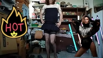 Preview 2 of Q N Bus - Travesti con faldita negra