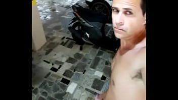 Preview 1 of Ass Worship Ass Worship - Bati uma na garagem do pr&eacute_dio de manh&atilde_
