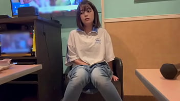 Preview 2 of Porno Kids And Mom - Gスポットを押しながらオナニーしてみました。一緒にカラオケでオナニー見せ合いできる人いないかな&hellip_？