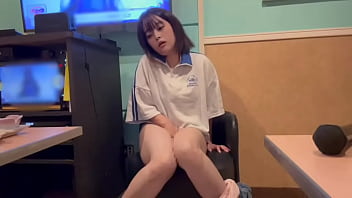 Preview 3 of Porno Kids And Mom - Gスポットを押しながらオナニーしてみました。一緒にカラオケでオナニー見せ合いできる人いないかな&hellip_？