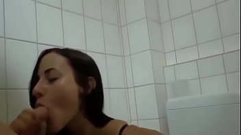 Preview 4 of Again Massage Brother - Une superbe teen brune au corps incroyable me baise jusqu&#039_au visage