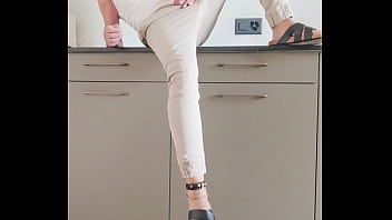 Preview 3 of Spiritual Cock - wichsen in birkenstock sandalen in der k&uuml_che