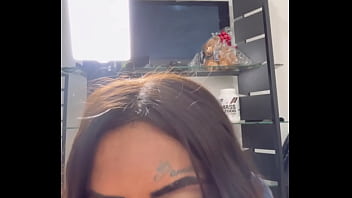 Preview 3 of Anal In Public Restroom - ESSA PUTA MALOQUEIRA TEM FETICHE EM MAMAR A PIROCA COM A LUPA NA CARA