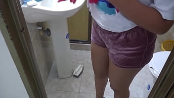 Preview 1 of Jess Webcam - LA EMPLEADA DEL SERVICIO INMIGANTE ACEPTA CHUPAR VERGA A CAMBIO DE DINERO