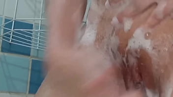Preview 3 of Xzj Yi - PARA SENTAR EM UMA ROLA BEM GRANDE E GROSSA  ,  GAROTA SAFADA TOMA BANHO SE MASTURBANDO E GEMENDO  !!! PUTINHA SAFADA ADORA VARA .. VIRA O C&Uacute_ BEM GRANDE  ,  QUERENDO SENTAR...