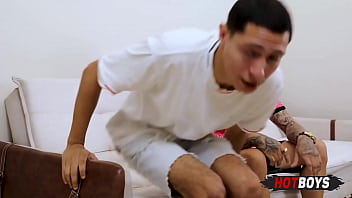 Preview 2 of Hot School Girl Blood Sex - Maloqueiro mamando o piroc&atilde_o do amigo novinho