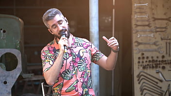 Preview 3 of Sexdary - Leleco do Pagodcast mandando um pagodinho em casa