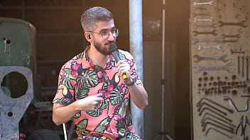 Preview 4 of Sexdary - Leleco do Pagodcast mandando um pagodinho em casa