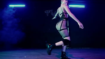 Preview 1 of Xxx Videos Tuglu - Yurgenis Aular meneando las nalgas