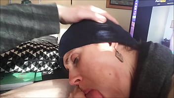 Preview 1 of Ver Diniz E Pamela Butt - Med-Hat Slut Amber Really IS the Queen of Dick in the Mouth