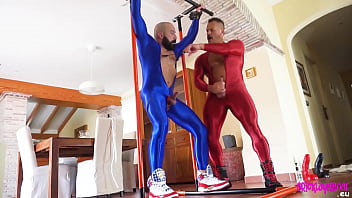 Preview 4 of Valentina Sesual - King Spandex Vs Lycra Lord