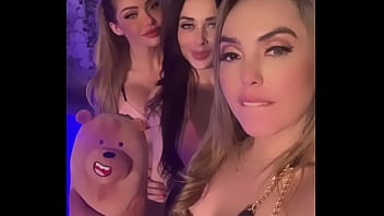Preview 1 of In Km - Mira las amiguitas de mi ursinho ? ... Quieres vernos jugar?
