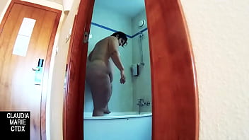 Preview 4 of Husband Go Ceet Onedher Sex - Una ducha llena de saliva en los genitales