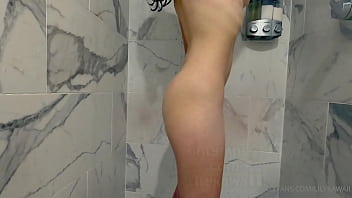 Preview 3 of Man Fucks Sick Woman - En la ducha