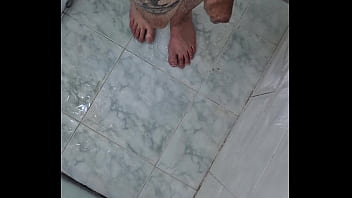 Preview 4 of Fat Teen Mothers Fuck - GORDINHO SAFADO BRINCANDO NO BANHO
