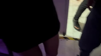 Preview 2 of Sunny Leone Bathroom Boba - Gatinha dan&ccedil_a no carro e na balada e faz marido de corno em quanto dorm! em motel com piscina