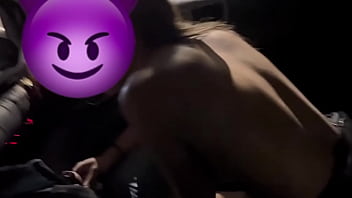 Preview 3 of Sunny Leone Bathroom Boba - Gatinha dan&ccedil_a no carro e na balada e faz marido de corno em quanto dorm! em motel com piscina