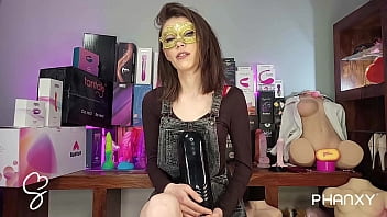 Preview 2 of Milf Sex Sluty - Sarah Sue Reviews Automatic Male masturbator from PHANXY