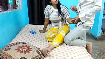 Preview 1 of Calsetas Blancas - Cute girl sexy boobs इतनी सुंदर लड़की को देख के मुझ से रहा नहीं गया xxxsoniya