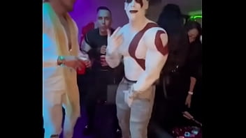 Preview 1 of Yong Buety Girls Sex - Kratos bailando con m&uacute_sica de Bad bunny de fondo