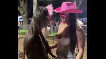 Preview 3 of Jessica Borke - Voc&ecirc_s querem ver de mais como est&aacute_ sendo esse carnaval? Esse foi s&oacute_ o primeiro minuto de folia,  j&aacute_ s&atilde_o 3 dias intens...