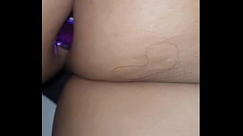 Preview 2 of Big Ass Videis - Encuentro a mi hijastra con un plug anal me masturbo y la grabo y no se despierta.