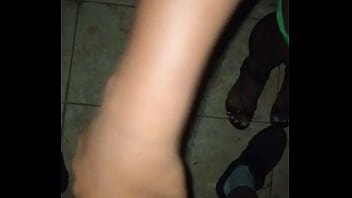 Preview 1 of New Open 16girl Pussy - Dando na casa abandonada