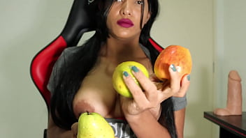 Preview 1 of Sweet Kir - inserting a huge apple  Video Full on Channel Membership xv