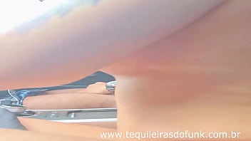 Preview 1 of Tierrnas - Transando no carro em movimento