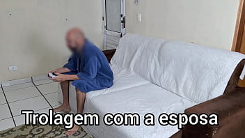 Preview 1 of Girls Moaning And Screaming - Pegadinha com minha esposa de olhos vendados deixei meu amigo tomar meu lugar para foder minha esposa