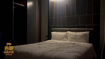 Preview 2 of Beuzzar Xxxcom - 【弥勒传媒】MLCM-3306 绿泡泡附近人约炮小美女，深喉毒龙无套内射