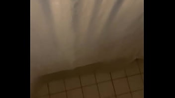 Preview 3 of Bbw 3gpm - Ni&ntilde_o Virgen se vino en la ducha