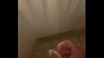 Preview 1 of Bbw 3gpm - Ni&ntilde_o Virgen se vino en la ducha