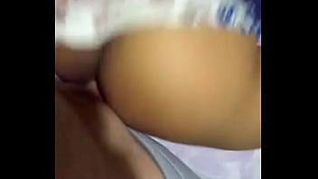 Preview 1 of Bathub Threesome - Fudendo a ppk da novinha