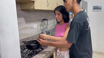 Preview 1 of Cosplay Video Unblock Youtube - Mi peque&ntilde_a hermanastra quiere follar por primera vez en la cocina y le doy el mejor sexo de su vida. H.L.