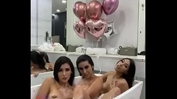 Preview 4 of Lisa Ann Sarah Jay Bukkake 4mins - Ducha trio