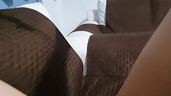 Preview 2 of Tube Porn Only 1 - UM CHEIRO DE BUCETA COM PORRA QUE ESCORE PELA PERNA !!! SAFADA MASTURBANDO NO SOF&Aacute_... MOLHADINHA