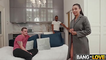 Preview 1 of 2 Ladki Sex Chut Ka Maja - Double Dick Delight: Vitoria Beatriz Drilled Hard in Threesome!