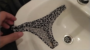 Preview 1 of She Watchs Gay Porn - Otra tanguita de mi esposa,  qui&eacute_n la llena de lechita