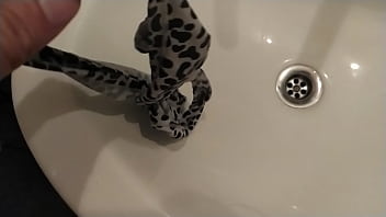 Preview 4 of She Watchs Gay Porn - Otra tanguita de mi esposa,  qui&eacute_n la llena de lechita