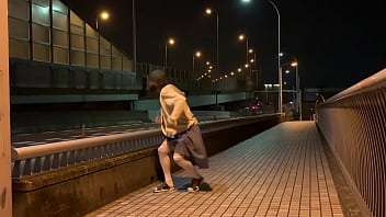 Preview 2 of Hot Byutifuul - 女装娘まゆちゃんが車が横をばんばん走る橋の歩道で服を着たままパンツを脱いでプチ露出