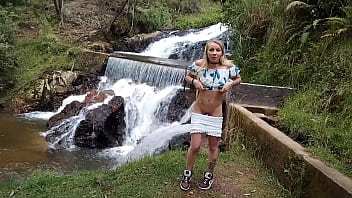 Preview 1 of Huge Testis Cum - Pipe &amp_ Baise rapide au bord d&#039_une cascade de Colombie lors d&#039_une excurtion,  on se fait presque surprendre !