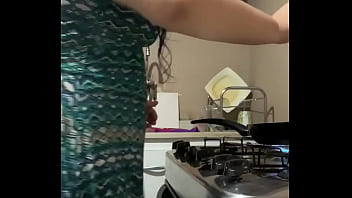 Preview 2 of Creampie Public Beach - Di&aacute_rio de uma atriz porn&ocirc_ - cozinhando um pouquinho