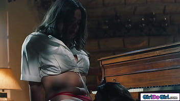 Preview 2 of Black Granny Brasil - Lesbian couple licks pussy on the piano