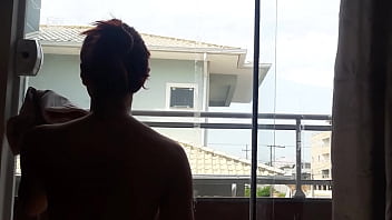 Preview 2 of 18 Year Vring - Amo ver ela fazer faxina de bermudinha sem calcinha