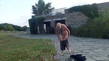 Preview 4 of Main Dgn Anal - visite nu des toilettes publiques d&#039_une aire de repos